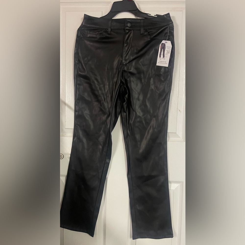Time and Tru Women’s Black Faux Leather Pants! NWT! Size 4.